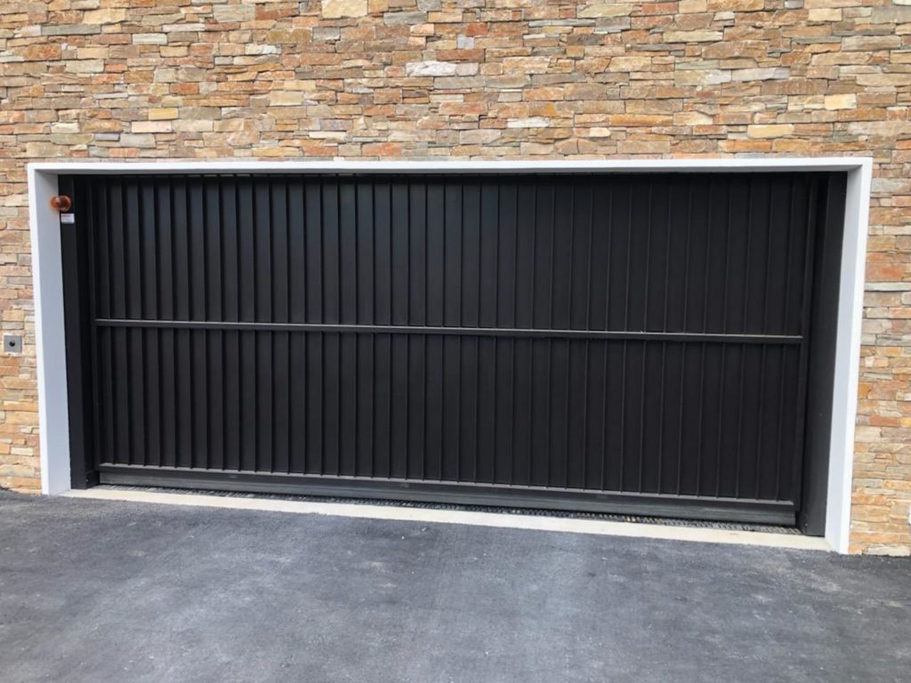 porte basculante SERAC tôle nervurée par FERMATIC